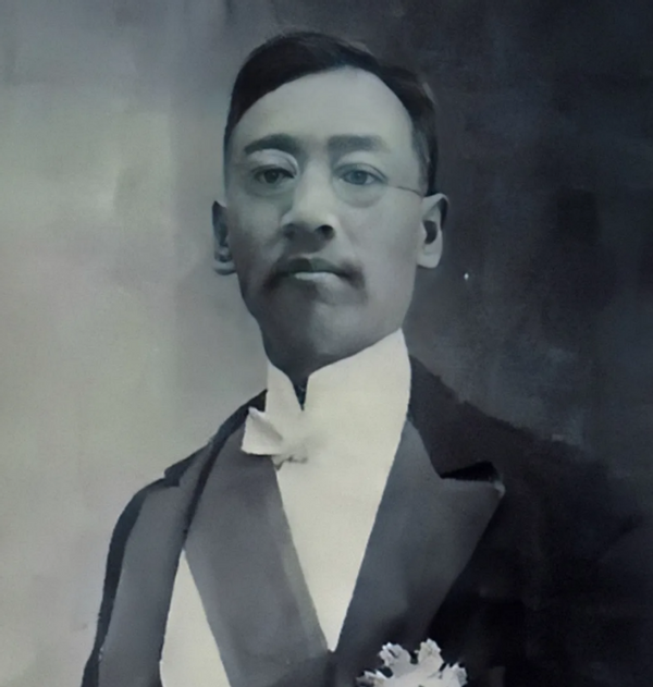 大年初一梳理百年历史，我发现毛主席有件事情从未改变过