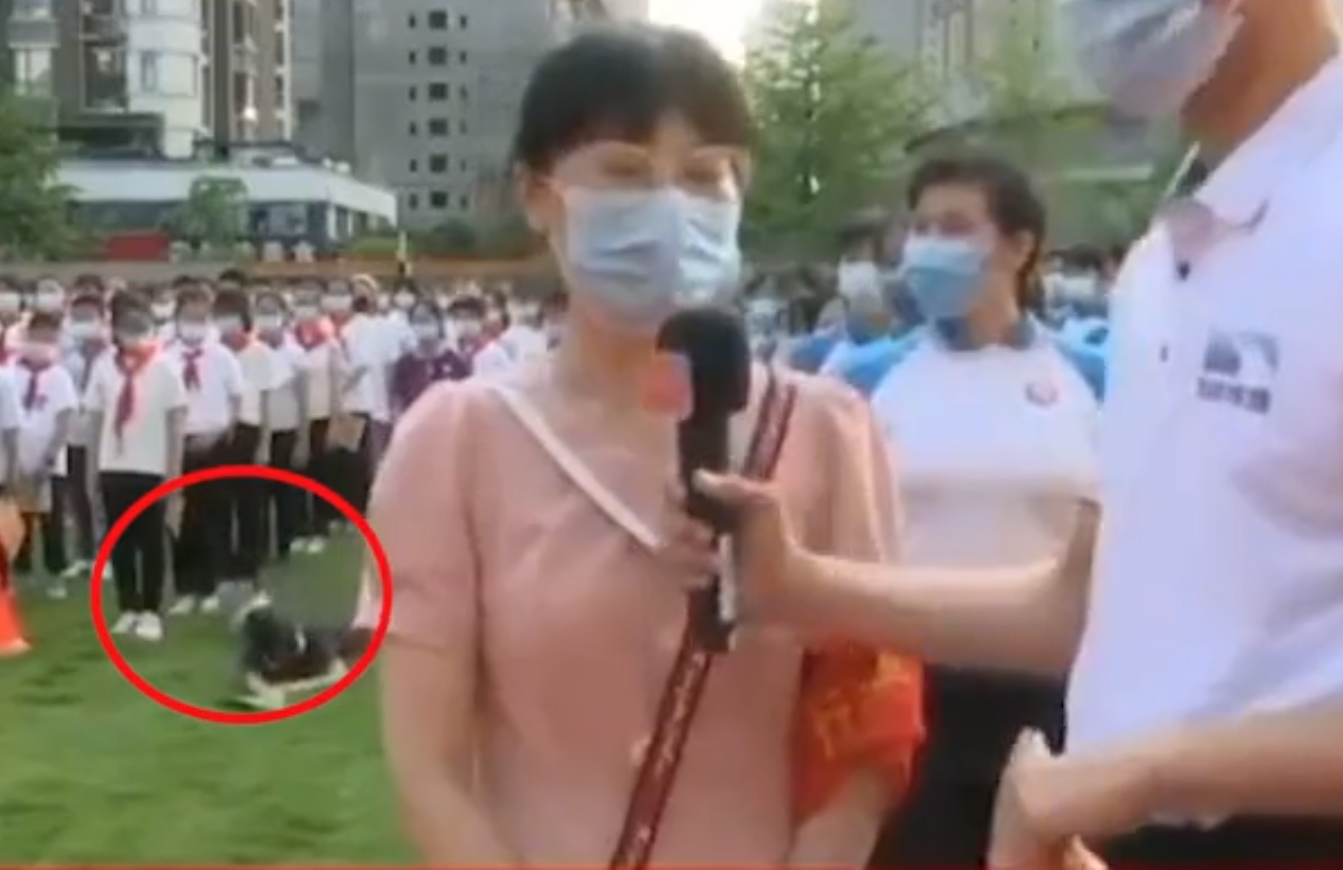 开学典礼学生昏厥无人搀扶，直播相机记录全程，武汉教育局回应