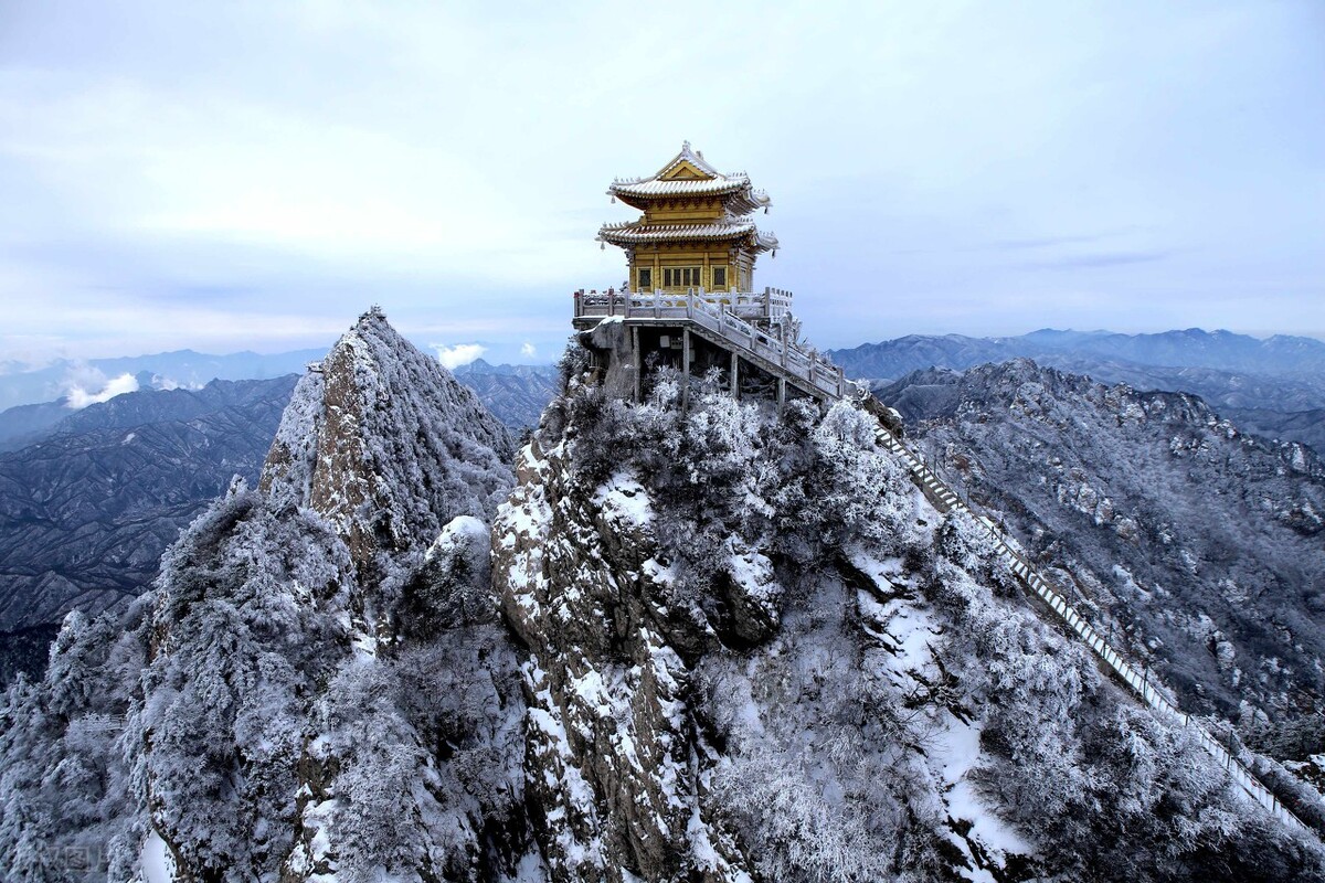 一生必去的10座低调名山，风景不输三山五岳，比佛、道教名山都美