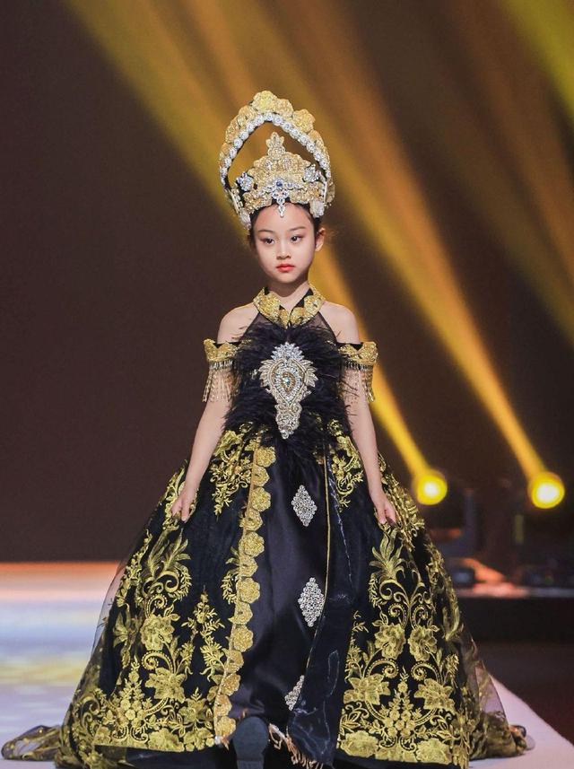 《爸爸回来了》萌娃现状：甜馨淑女，奥莉变样，嗯哼越来越优秀