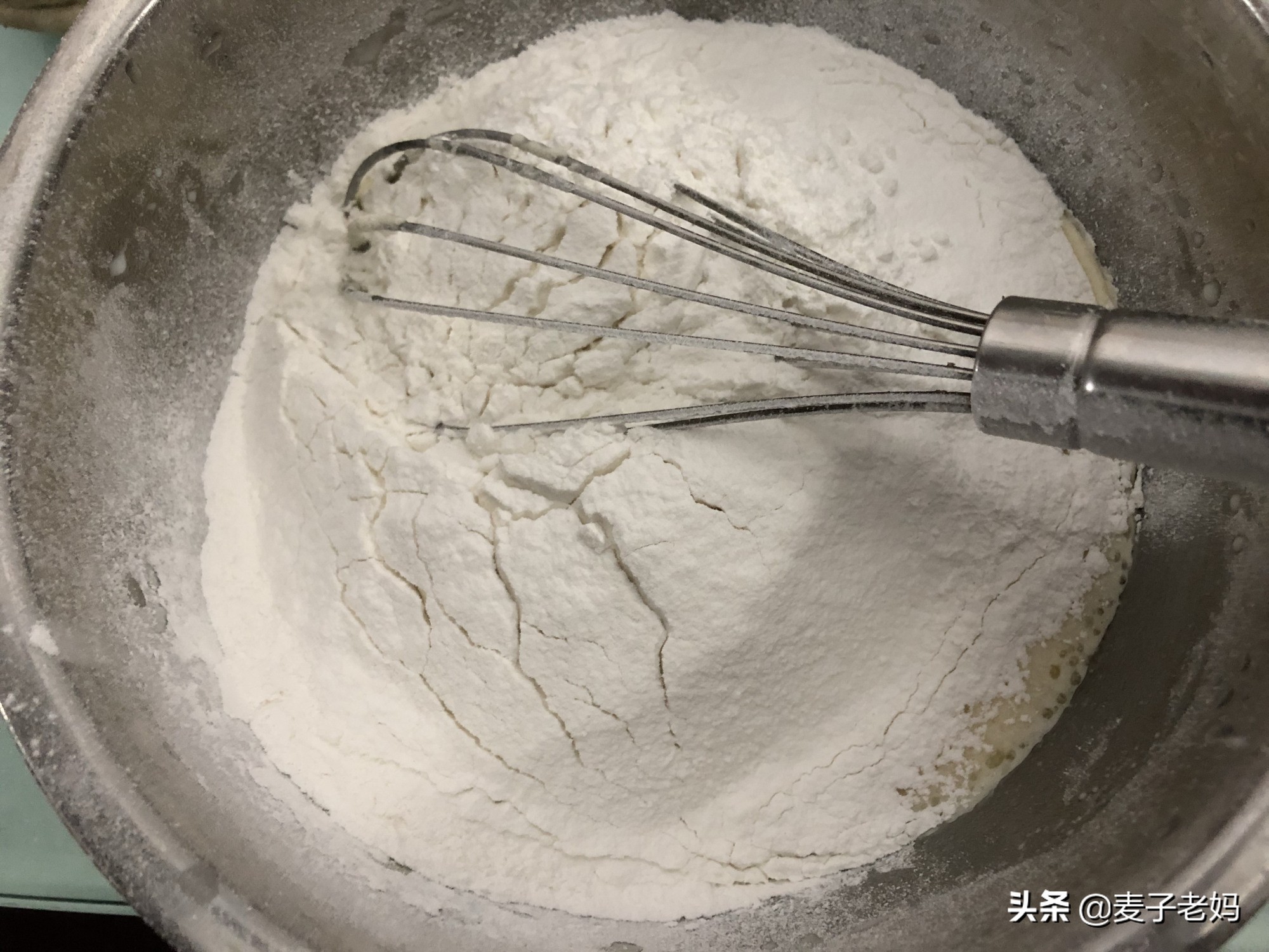 Pink of polished glutinous rice adds milk to mix, bake, outside fragile li of glutinous, added sweet yam stuffing to still can explode oar