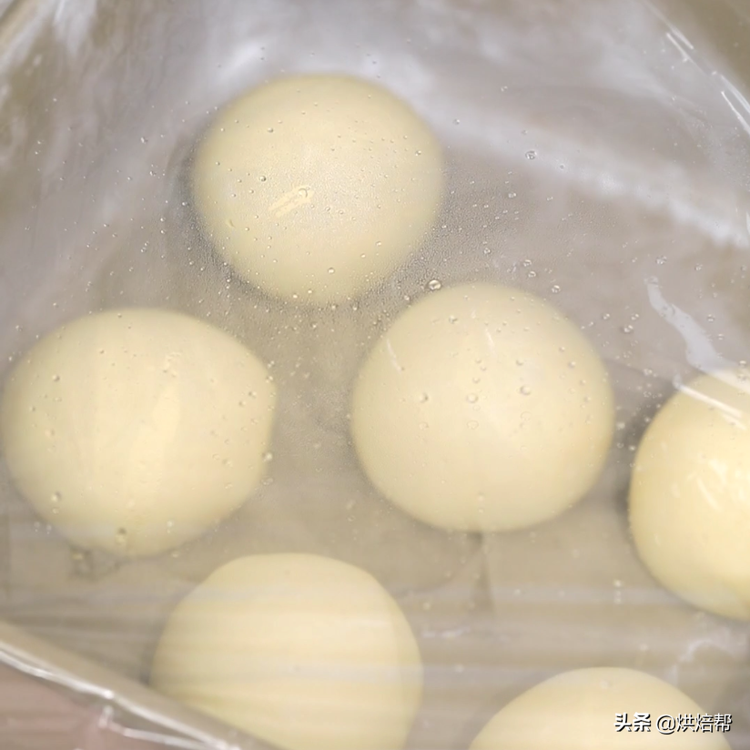 爱吃肉的一定要试试这款面包，咬上一口满满的肉块，幸福感爆棚