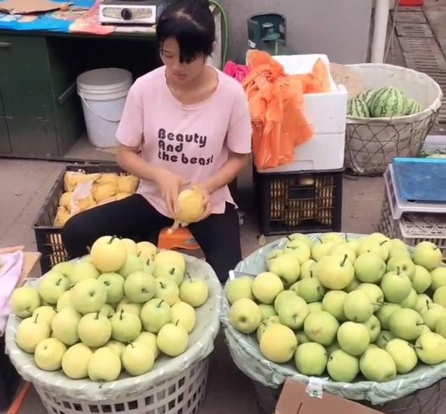 摆地摊卖水果必学10招，学好销量翻倍