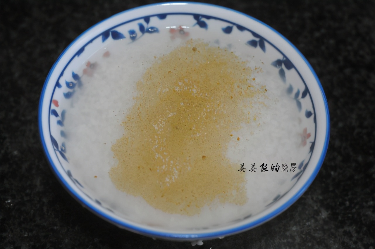 驱车排队2小时，就为糯米饼，咸香酥脆，一口气吃3个，真过瘾