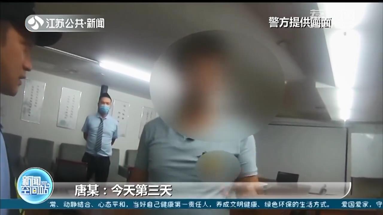 组团去洗浴中心应聘，趁机复制芯片卡 里应外合盗窃柜子