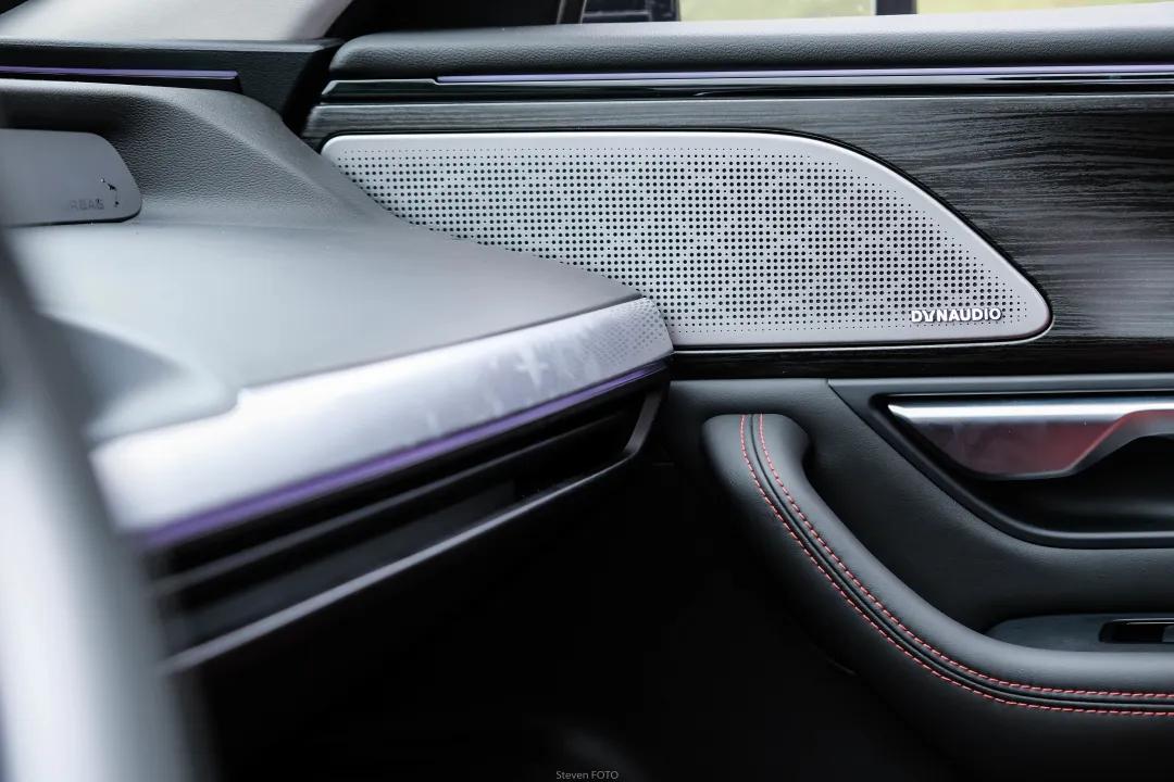 坐进小鹏P7车里，你开的不是车，而是未来