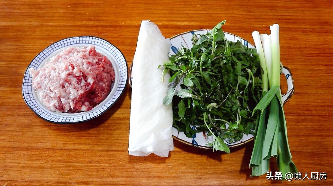 初春嚐鮮，挖野菜一天能賣100元，這樣包著春捲吃，還會灌湯