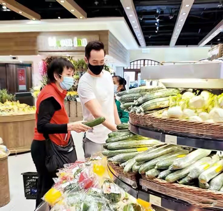 陳茵媺隔空為老公慶生，婆婆罕見出鏡，50歲陳豪笑容燦爛幸福難掩