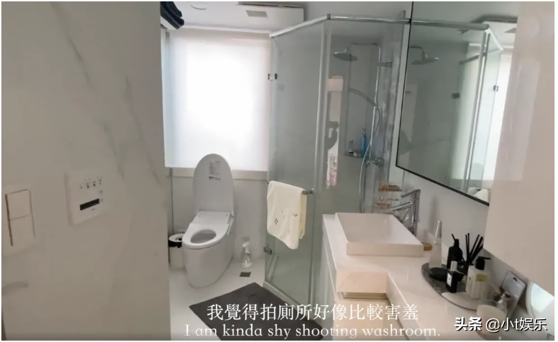 欧阳娜娜浴室拍vlog，当镜头扫到脏衣篓，才知女明星真实生活