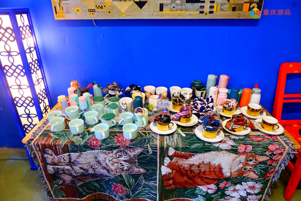 重庆的小众集市商铺，洛可可与巴洛克的结合，顾客只拍照不购物