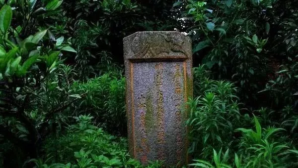 崇祯下令掘毁李自成祖坟，当打开棺椁时，一守墓之物让人心生恐惧