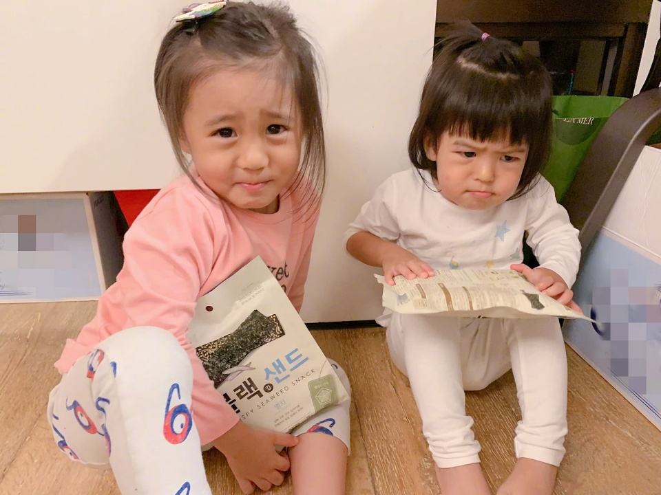 咘咘受伤却忍痛安慰波妞，二胎相处融洽，贾文静的教育功不可没