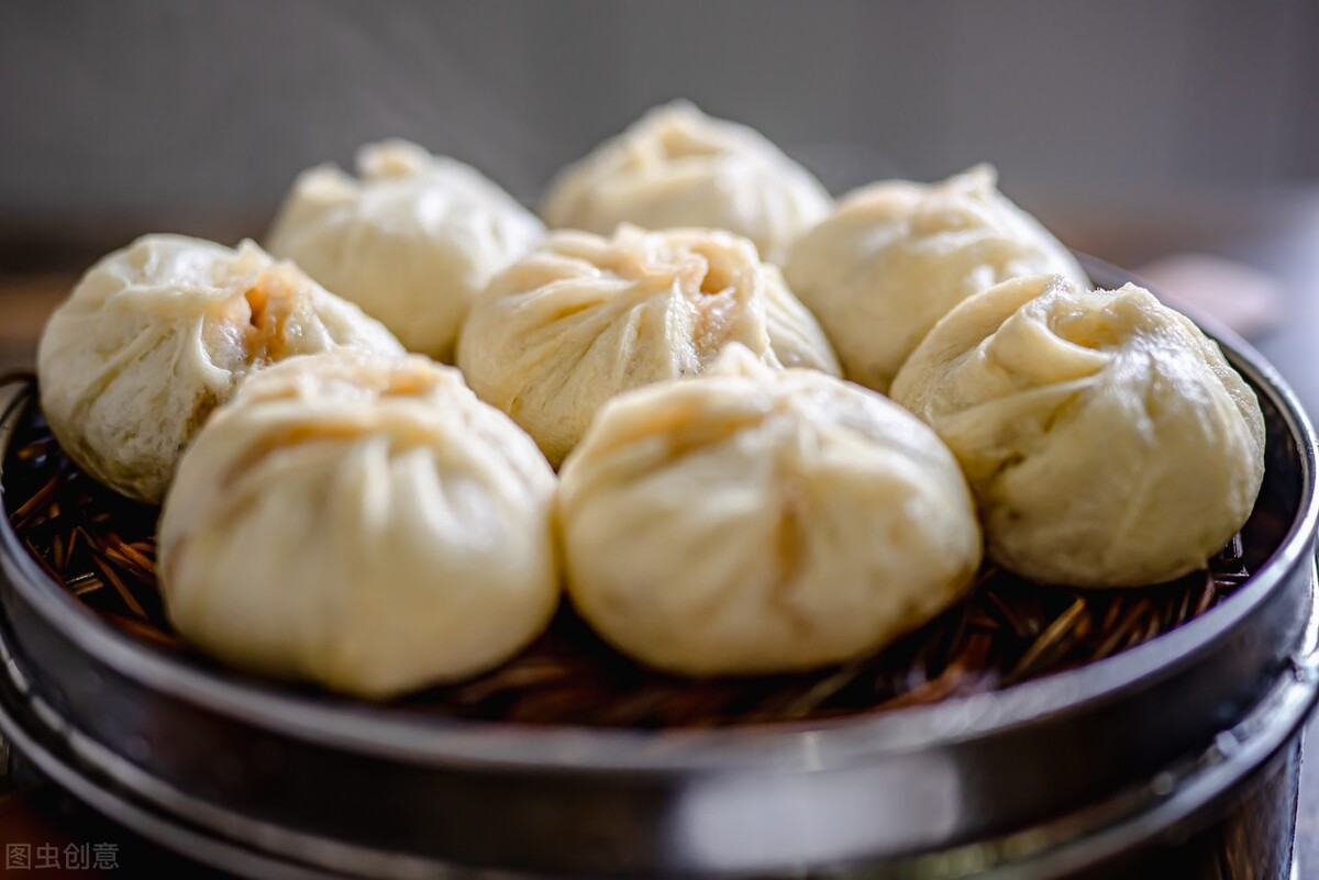 What are the advantages and disadvantages of yeast, baking soda, baking