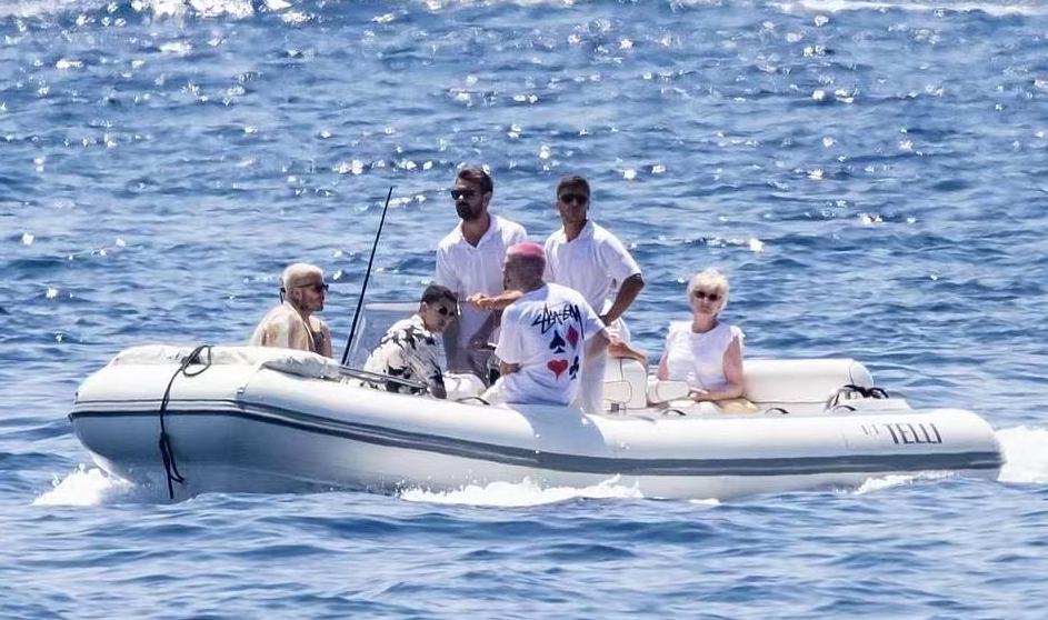 贝克汉姆一家出游意大利！穿彩虹衬衫胜似小鲜肉，嫩过16岁克鲁兹