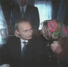 俄罗斯一女子当众向普京求婚