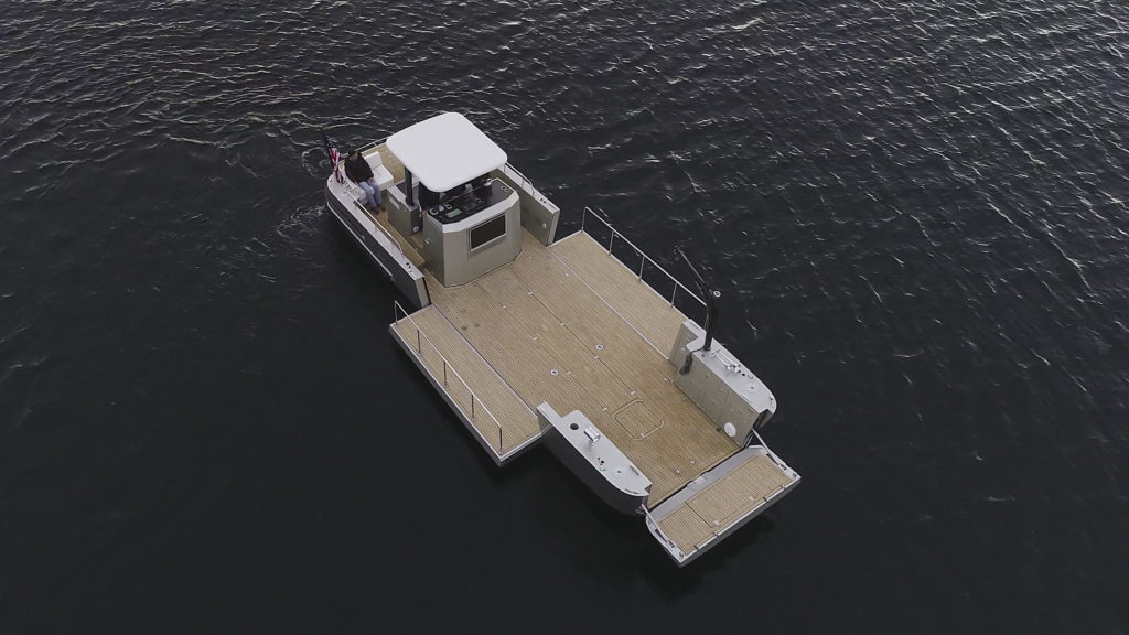 Reliant X40L多功能全铝40尺接驳船，可带上一辆路虎揽胜登岛