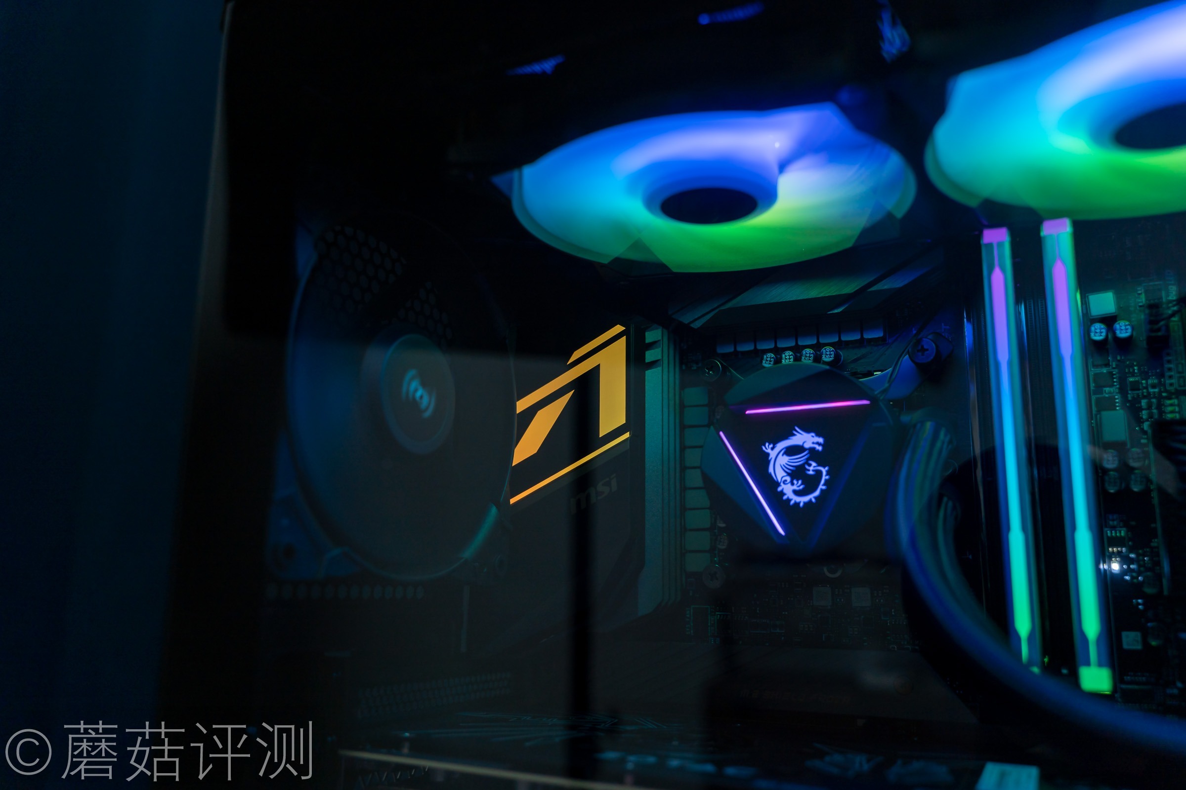 原来整机还可以这样装！微星MAG幻彩佩龙斧I9 10900K主机 拆解评测