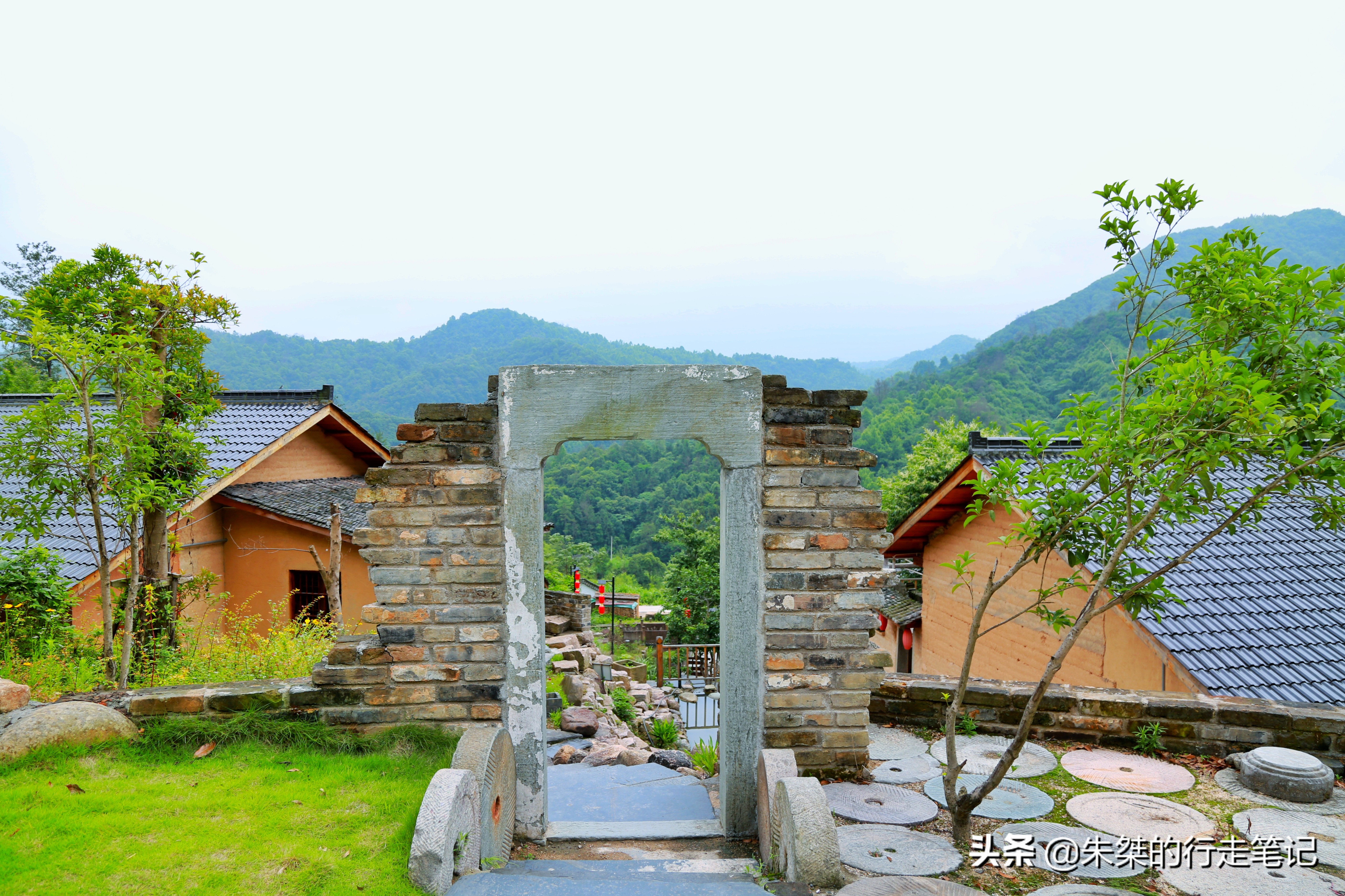 国内秋韵最浓的几个地方，有山有水有古村落，哪一处你最中意？