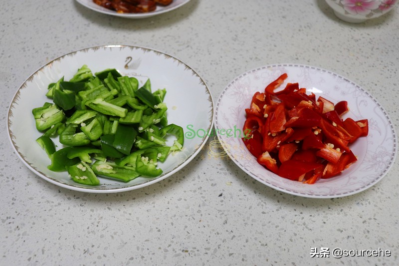 問了大廚才知道，炒臘腸很多人直接炒，少了一步，怪不得味道不對