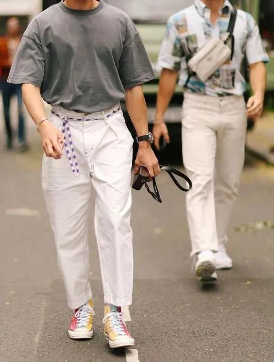 The khakis that a man wears most in his life have a black history? iNEWS