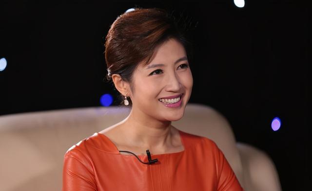 24岁进央视，32岁火炬手，娶BTV花旦春妮，“新国脸”刚强逆袭记