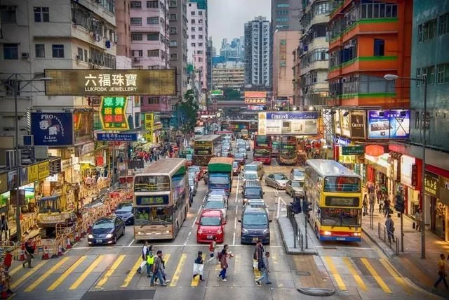 为什么香港很少见国产车？车主：不是我们不爱国，你来开一辆试试