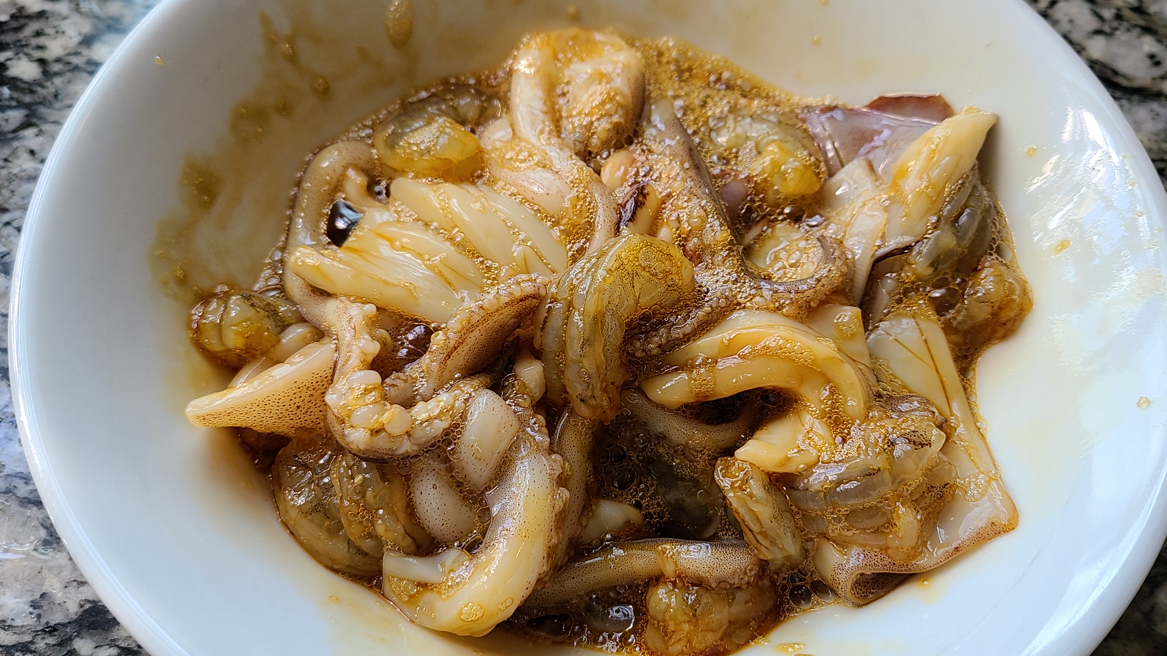 蘿蔔燉海鮮，又鮮又好吃，做法很簡單，天冷吃這個正好