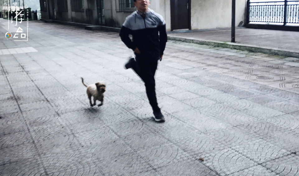 菜园坝有一座公园，曾见证无数重庆人结为夫妻，现在却臭气弥漫