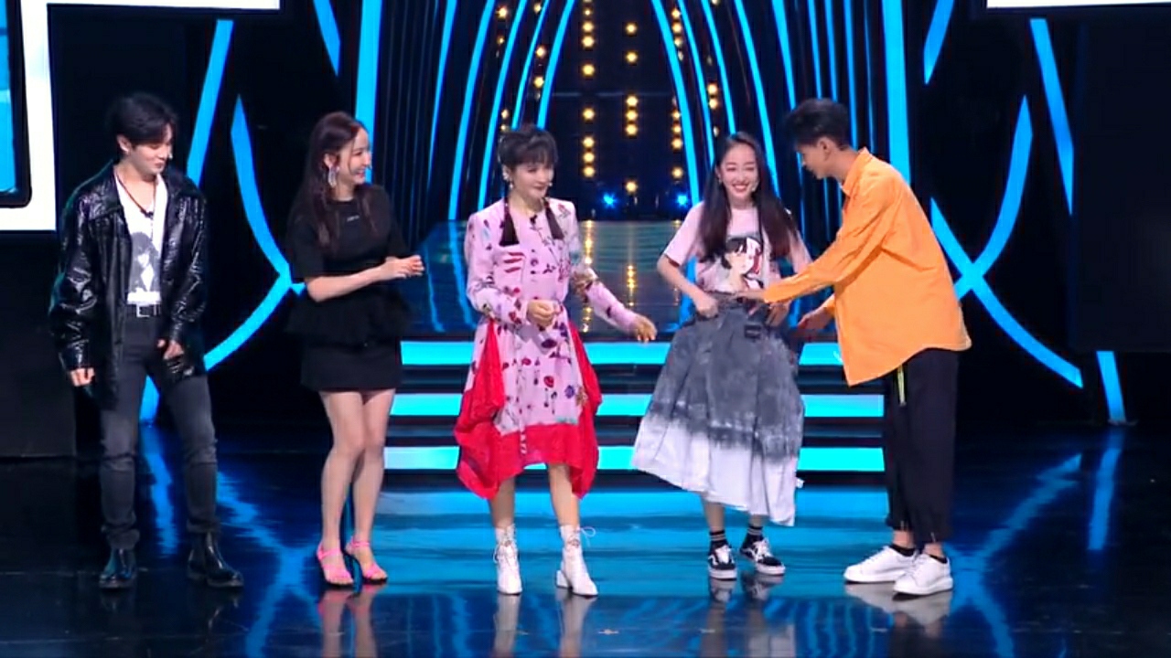 孩子长大了，小园子里欺负奇奇的秦霄贤，参加