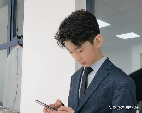 萌娃走星路：嗯哼表演音樂劇，多多何炅排練話劇，天天當模特