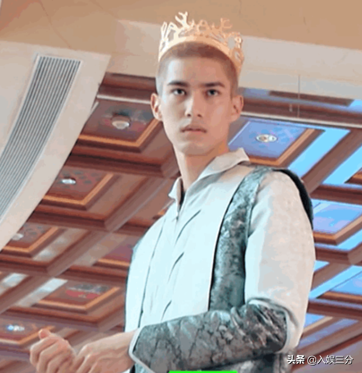 Achieve ancient costume of Cos of 4 student collective, liu Yu is reductive degree tall, I am encircled by modelling of Mi Kaguo king however pink