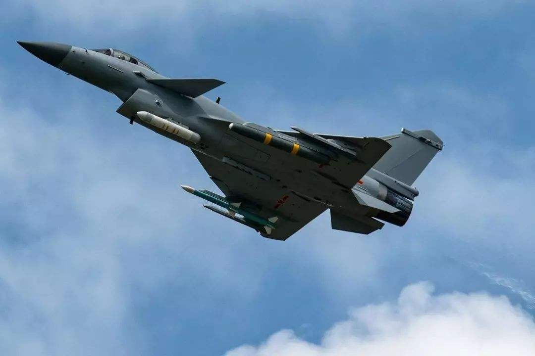 阿联酋F-16退役，引国际争购，宁买二手F16也不买歼10？