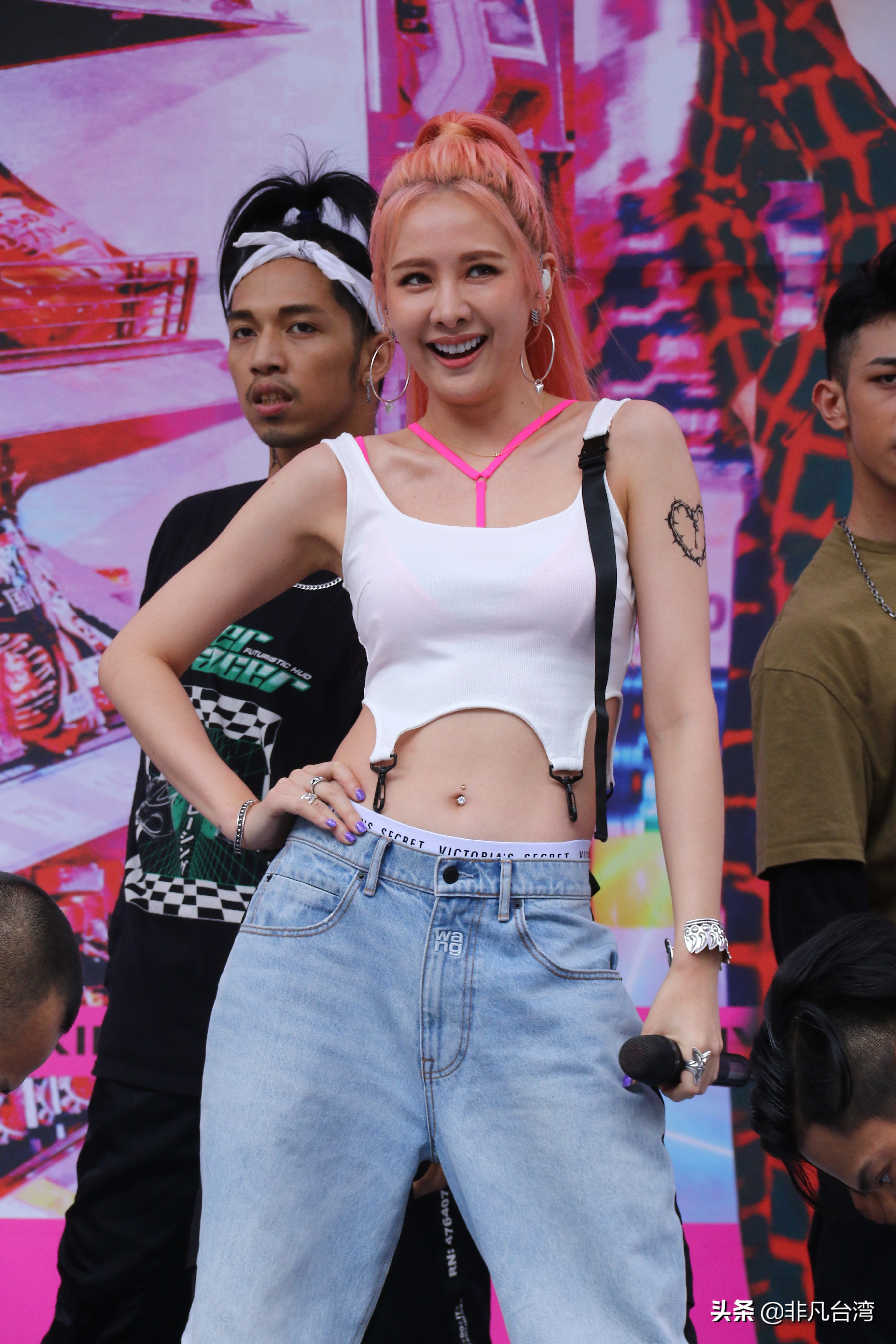 安心亚《爱得起》专辑签唱会 禾浩辰赠大强吓得心亚花容失色