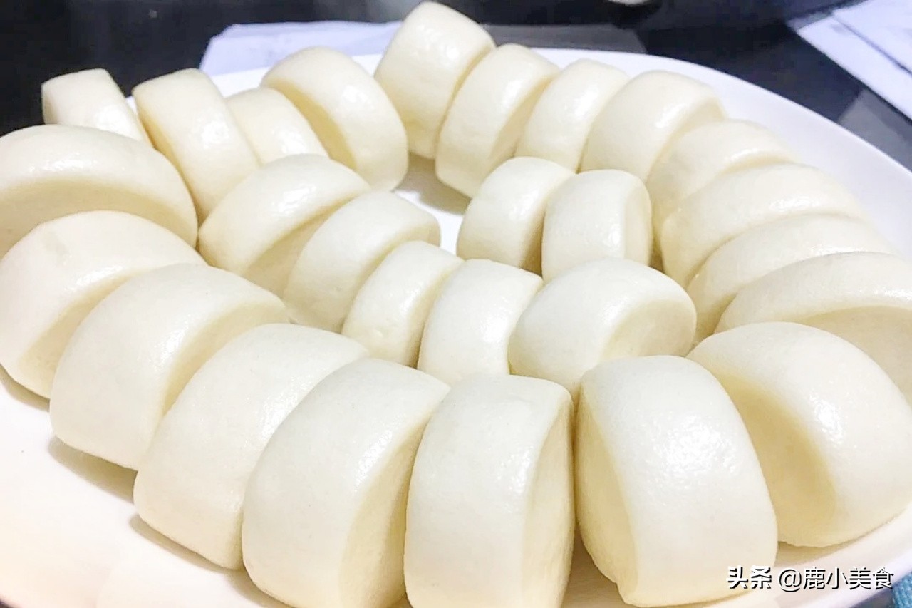 不管蒸肉包、菜包还是馒头，牢记蒸包3招，暄软饱满，好吃不塌陷