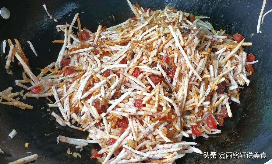 芋头糕我家三天两头的吃，比饭店做的还好吃，吃一次就念念不忘