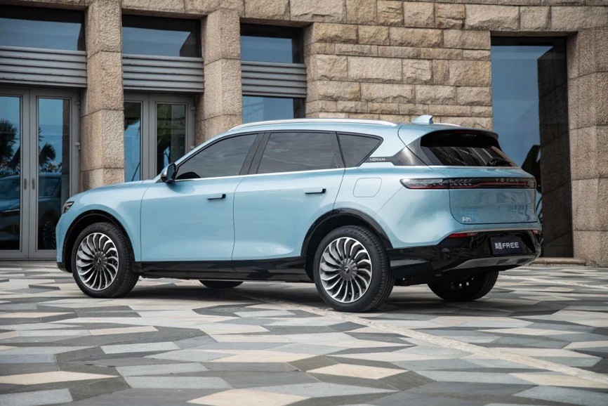 性能级智能电动SUV岚图FREE，能在中大型高端SUV市场分一席之地吗