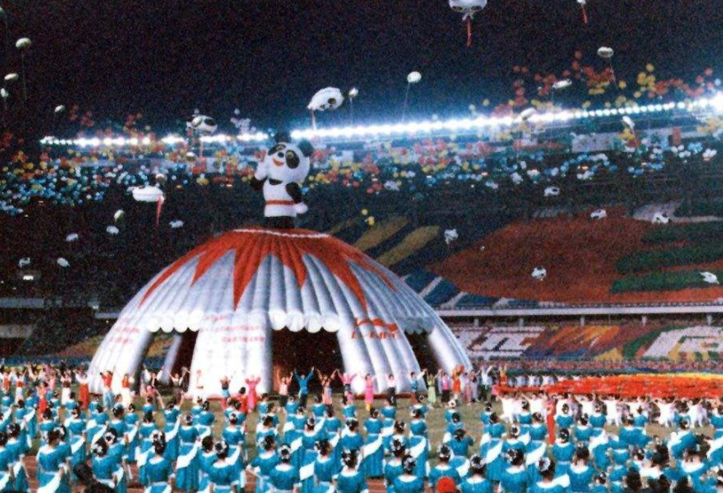 美国30年大变局：从巅峰到困境，谁导演了国运逆转大戏？