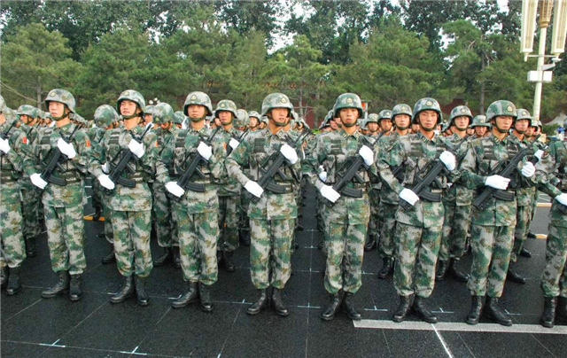 鄧小平百萬裁軍：我來得罪吧，不把這個矛盾交給新的軍委主席