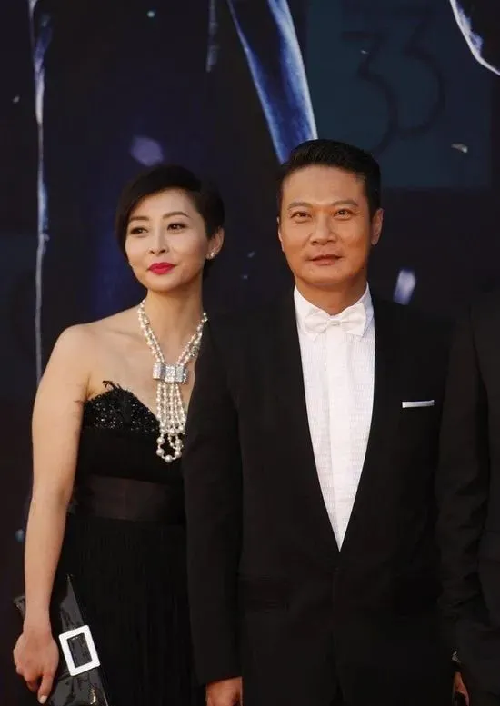 “tvb御用狐狸精”汤盈盈,凭啥赢过港姐冠军李珊珊,拿下钱嘉乐