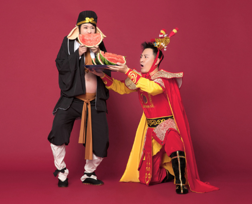 林峯官宣当爹，与张馨月共晒孕肚cos写真，恩爱又诙谐