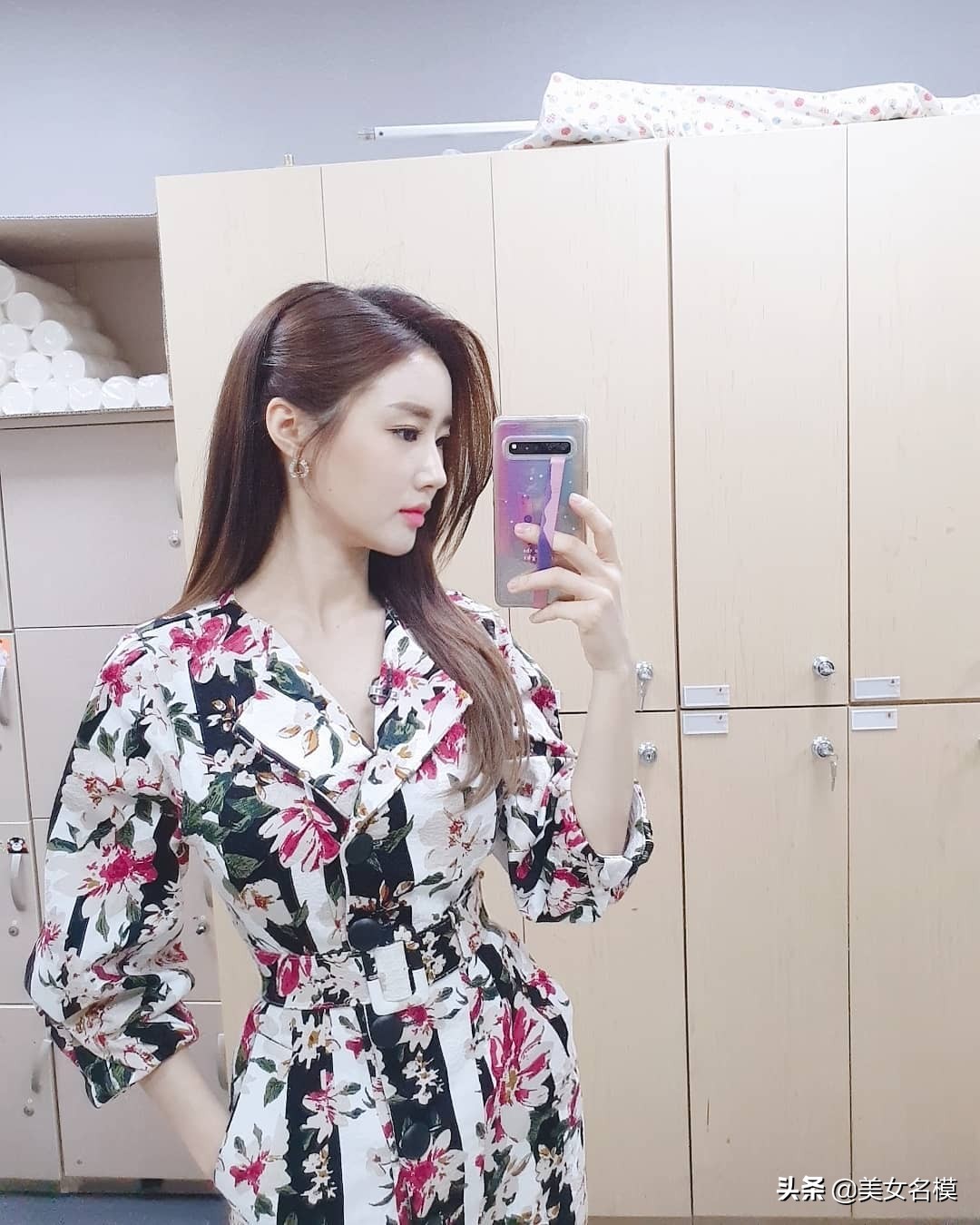 韓國美女天氣預報員𝑀𝒾𝒩𝒶 𝐻𝓌𝒶𝓃𝑔