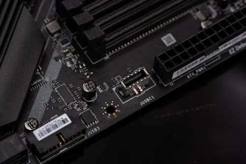 微星MPG Z490 GAMING CARBON WIFI主板评测