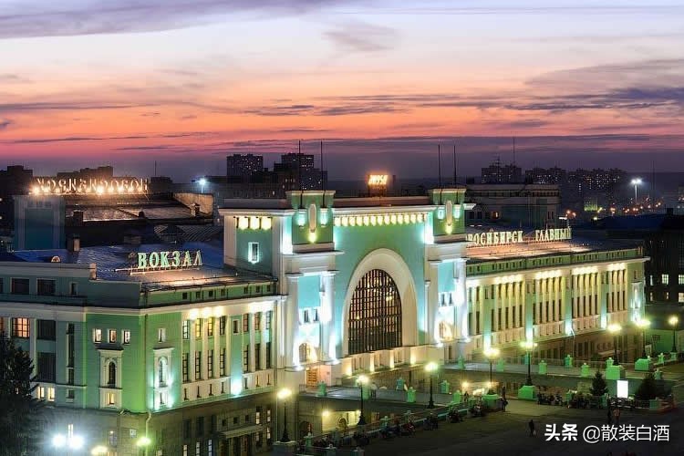 海参崴还是彼得堡，俄罗斯如果要迁都会迁到哪儿？