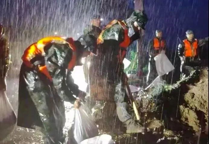 河南人朋友圈流传的12张照片，暴露了藏在中国人骨子里的高贵