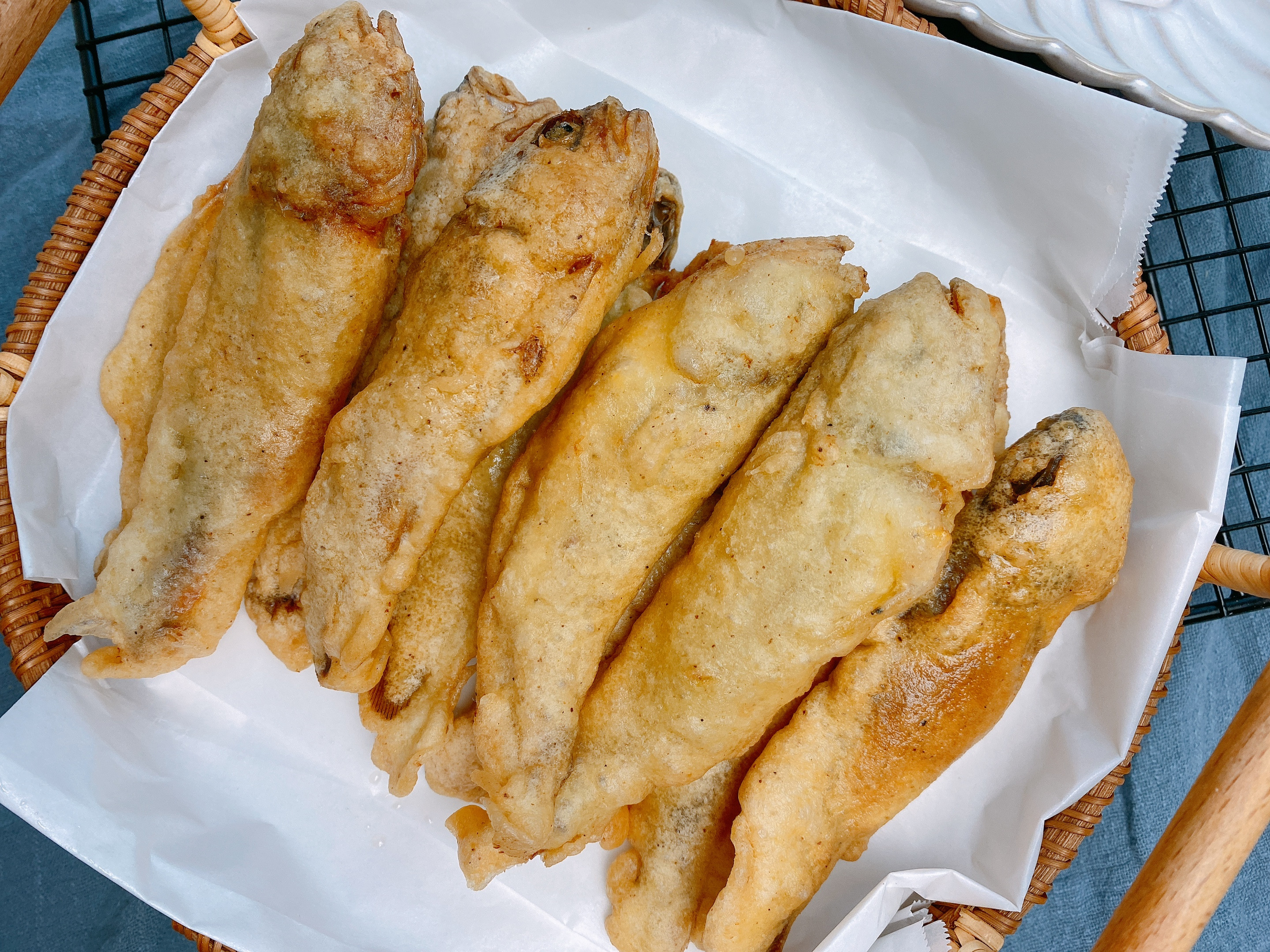 春節下酒菜乾炸小黃魚，麵糊很關鍵，這樣做酥脆掉渣，涼了不回軟