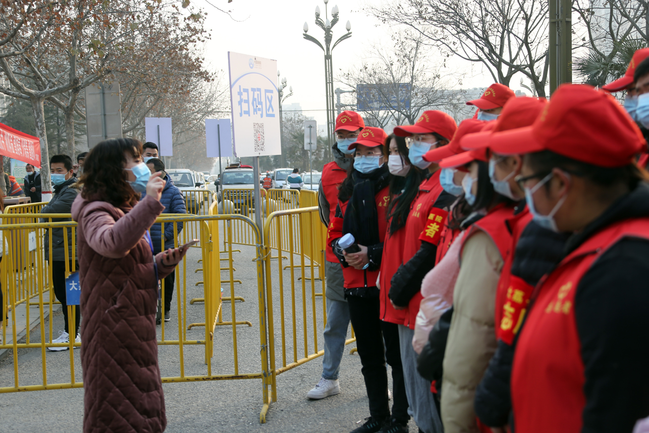 齐心协力共抗疫情：大荔县医院招募首批25名志愿者今日上岗