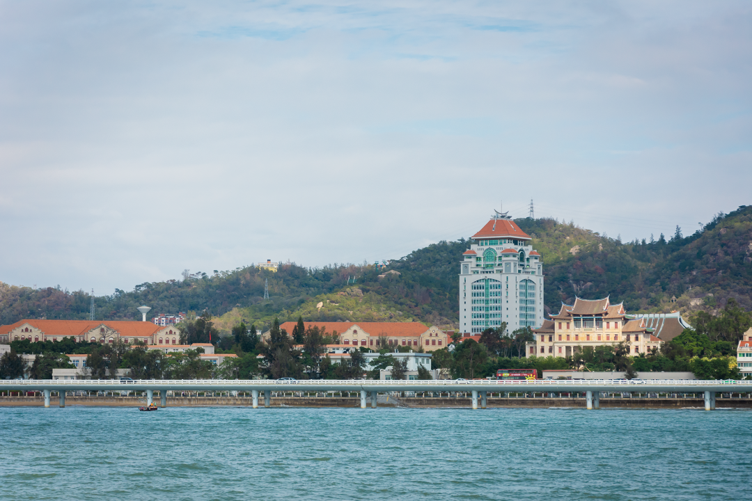 许华芳向厦门大学捐款1亿 还有这些闽商心系教育慈善