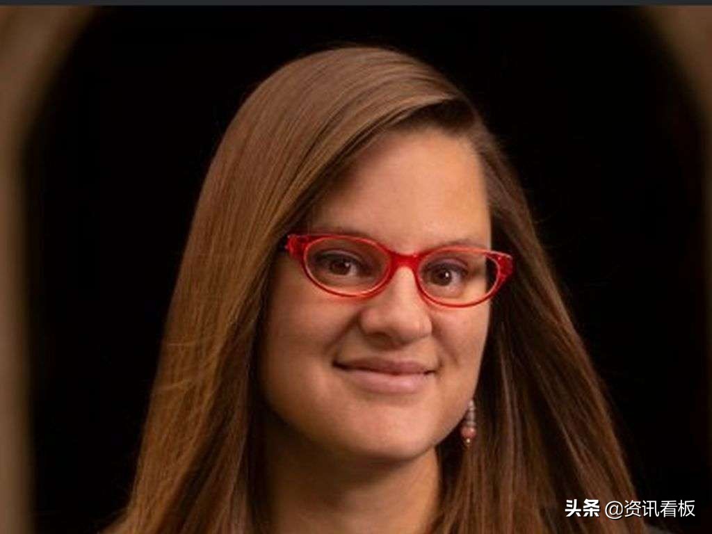 美籍外教在中国疯狂造谣，警方出手大快人心：驱逐出境，回美国去