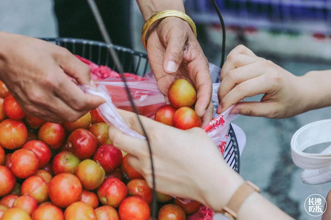 长沙最美劳动者纪实：摆摊商贩高温下的坚守
