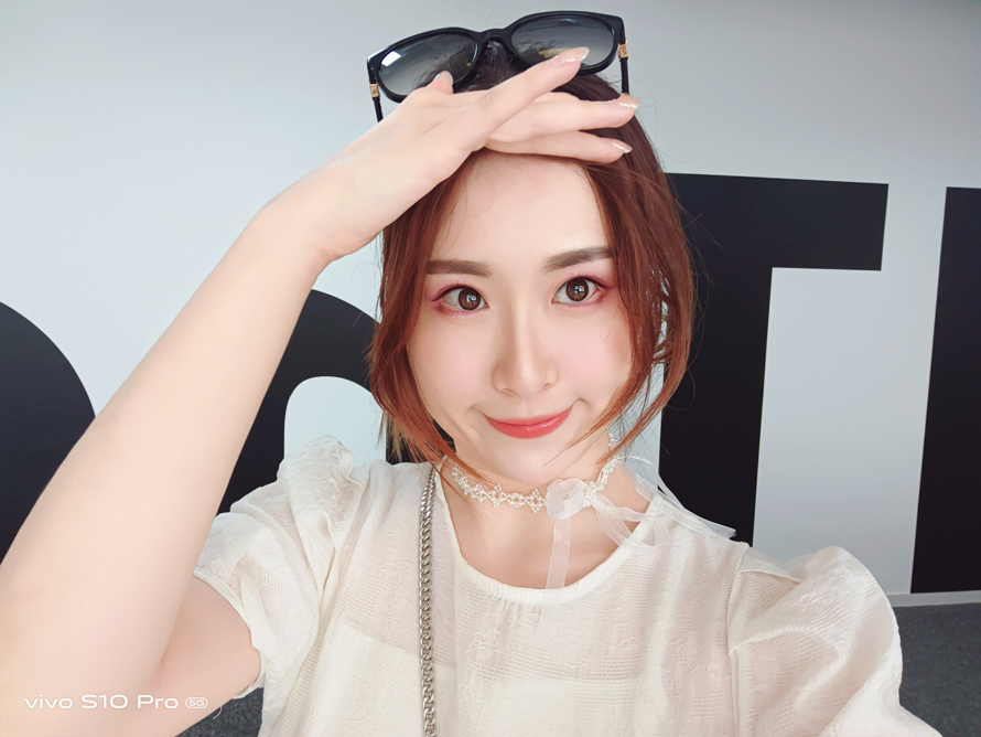 vivo S10 Pro手机评测 绮光焕彩与美颜自拍捕获小姐姐的爱